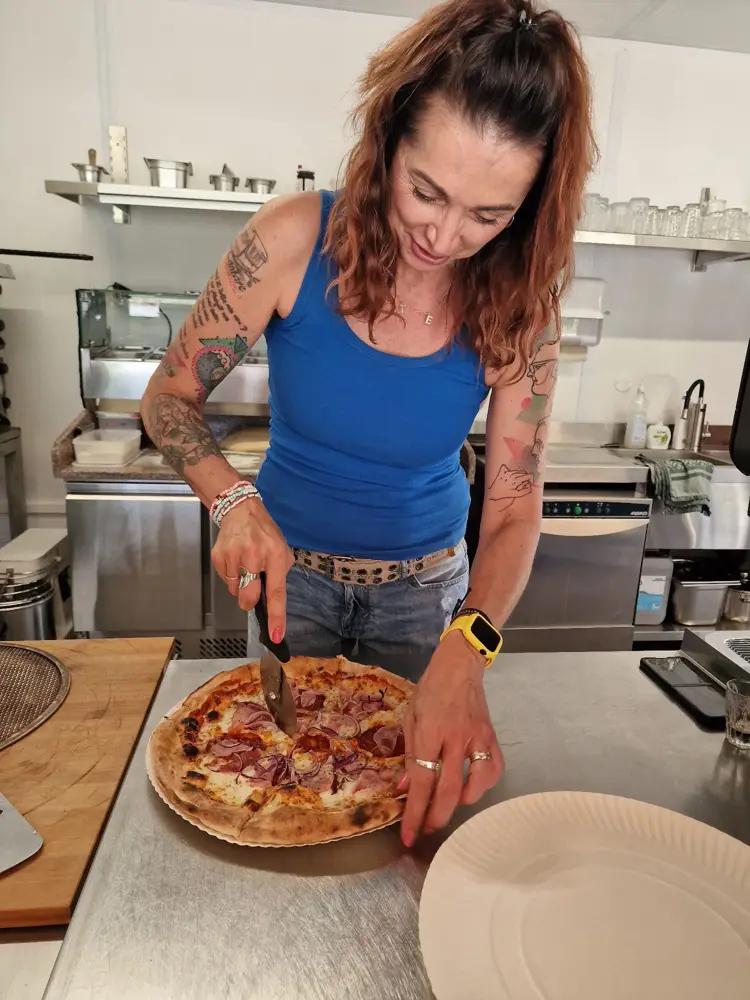 Čerstvá pizza přímo z kuchyně